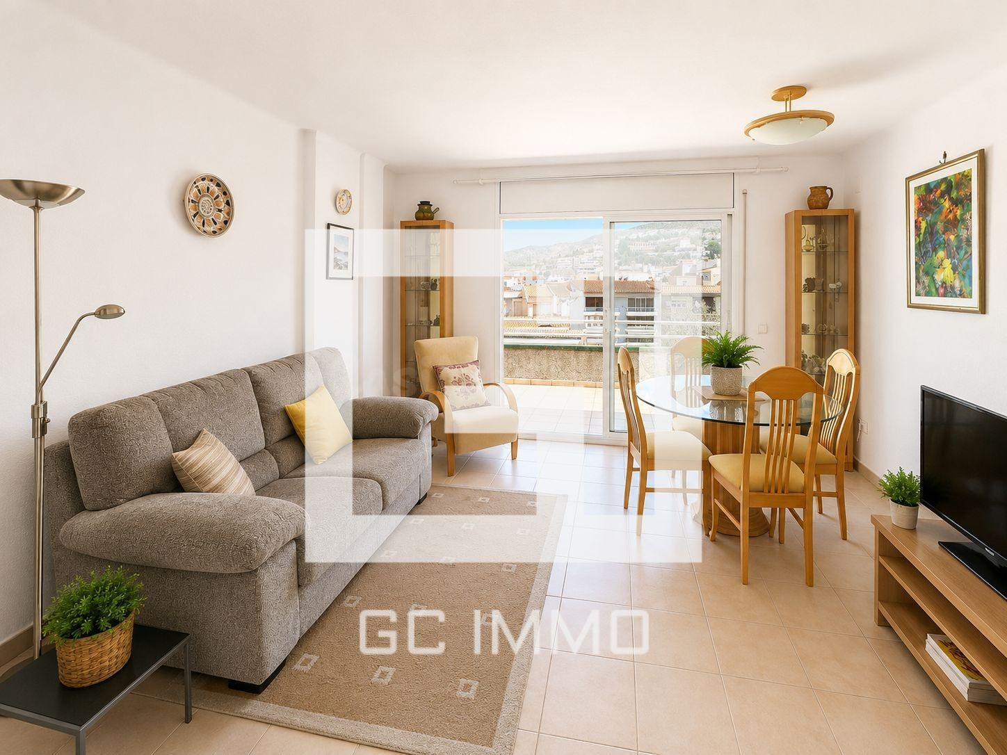 Ático dúplex en venta en el centro de Roses, a 100 m de la playa y del puerto