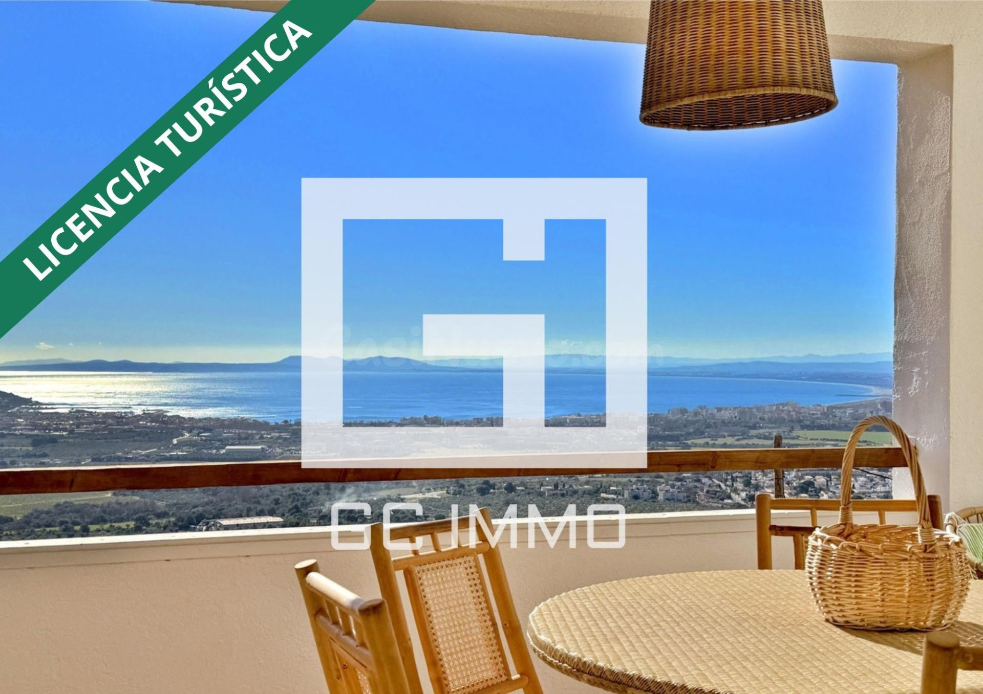 Villa con espectaculares vistas a la bahía de Roses y piscin