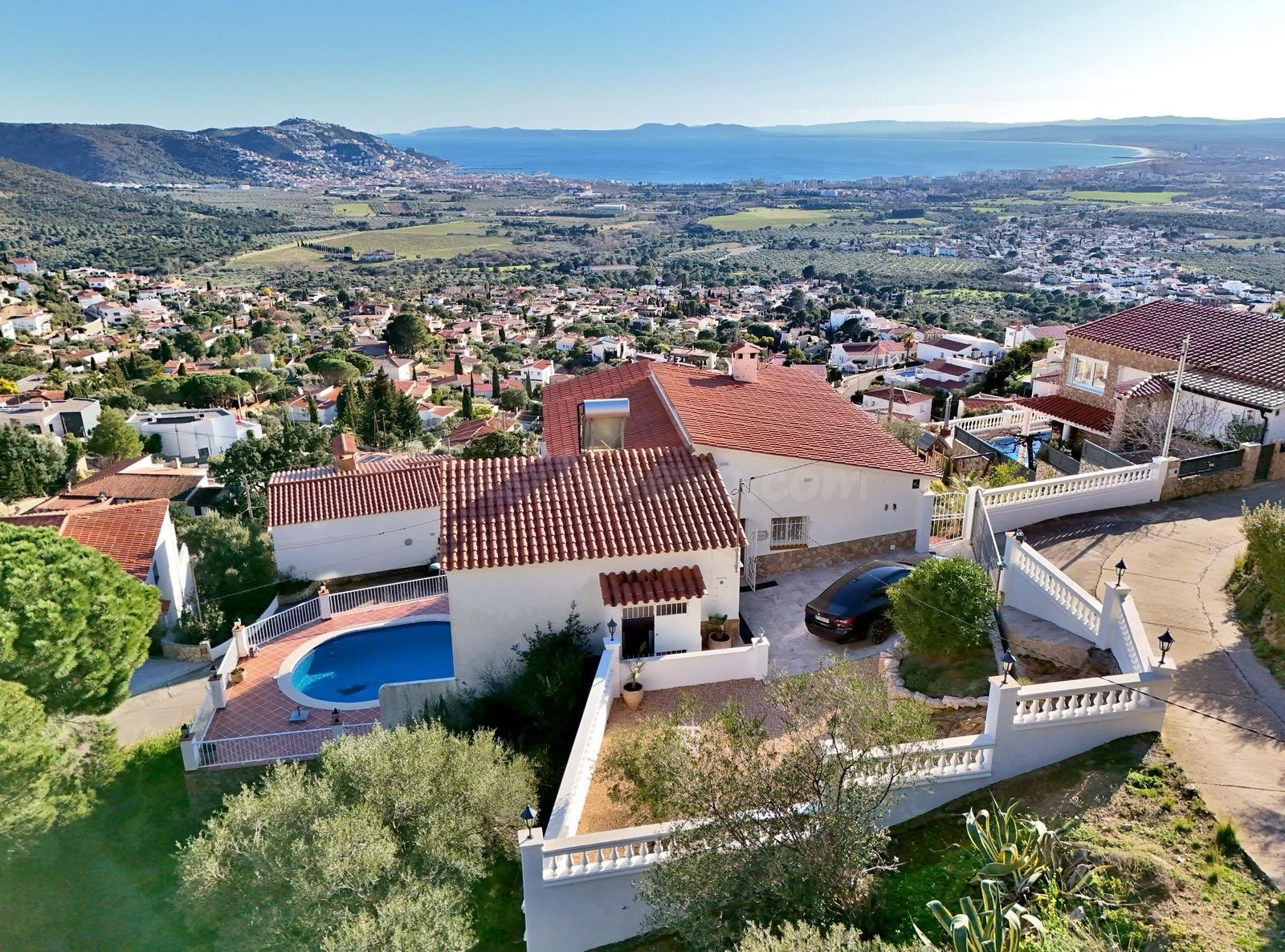 Villa con espectaculares vistas a la bahía de Roses y piscin - foto 3