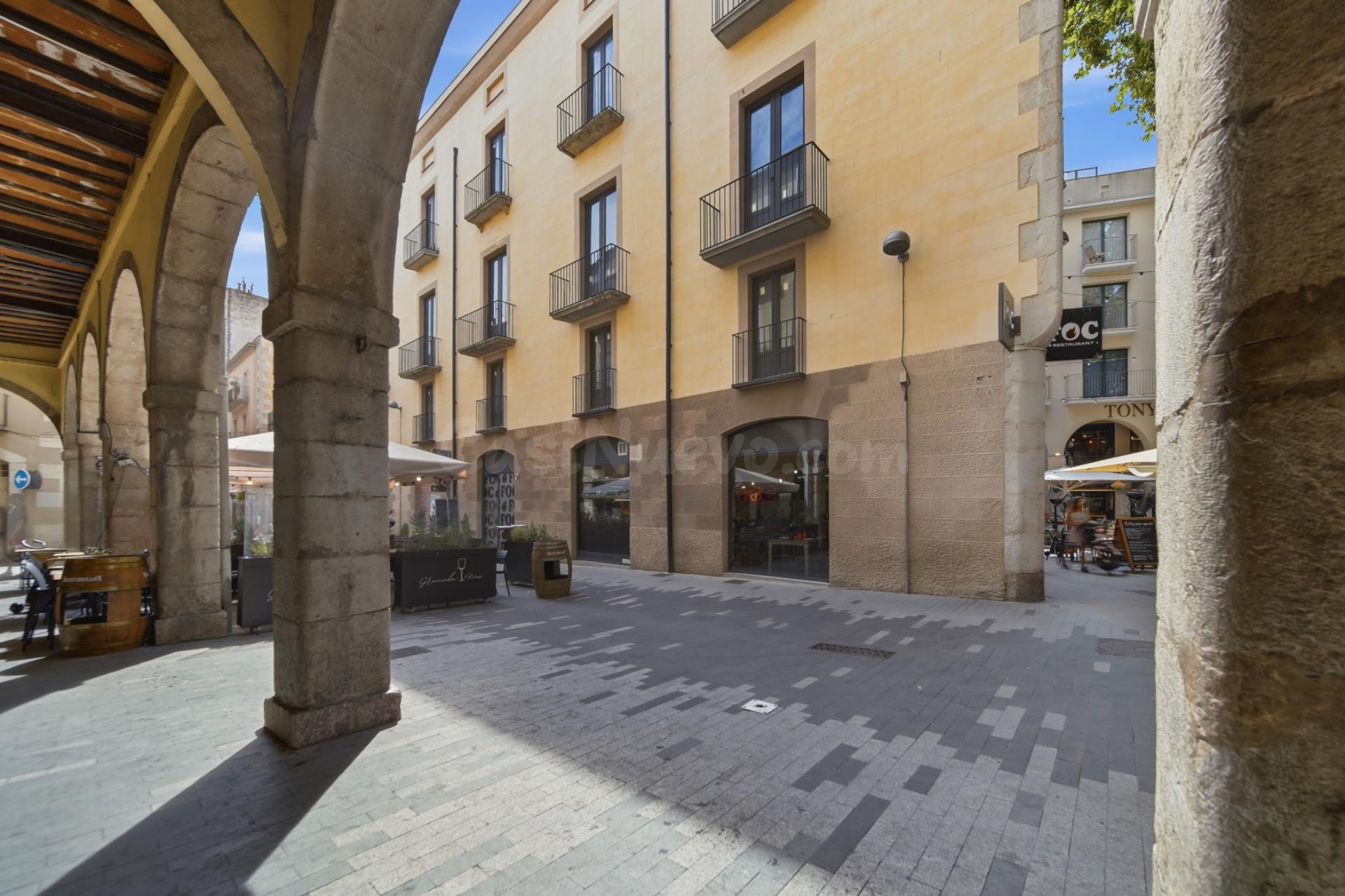 Edifico de 14 apartamentos turísticos en pleno centro de Fig - foto 2