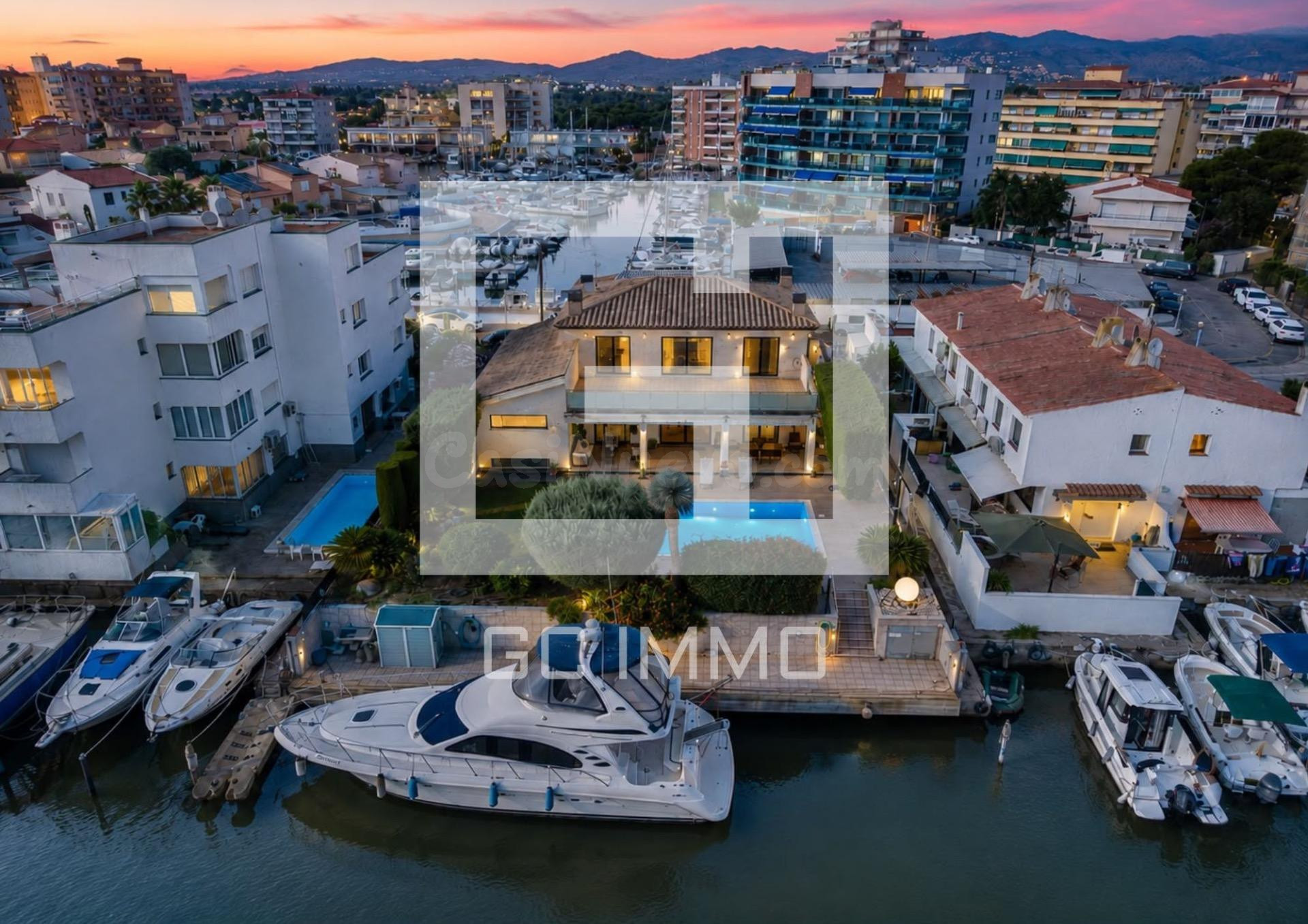 Casa moderna en Santa Margarita con 22m de amarre