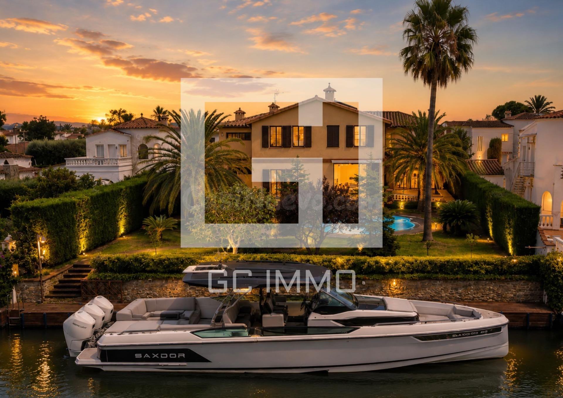 Impresionante casa en Empuriabrava con amarre de 24m