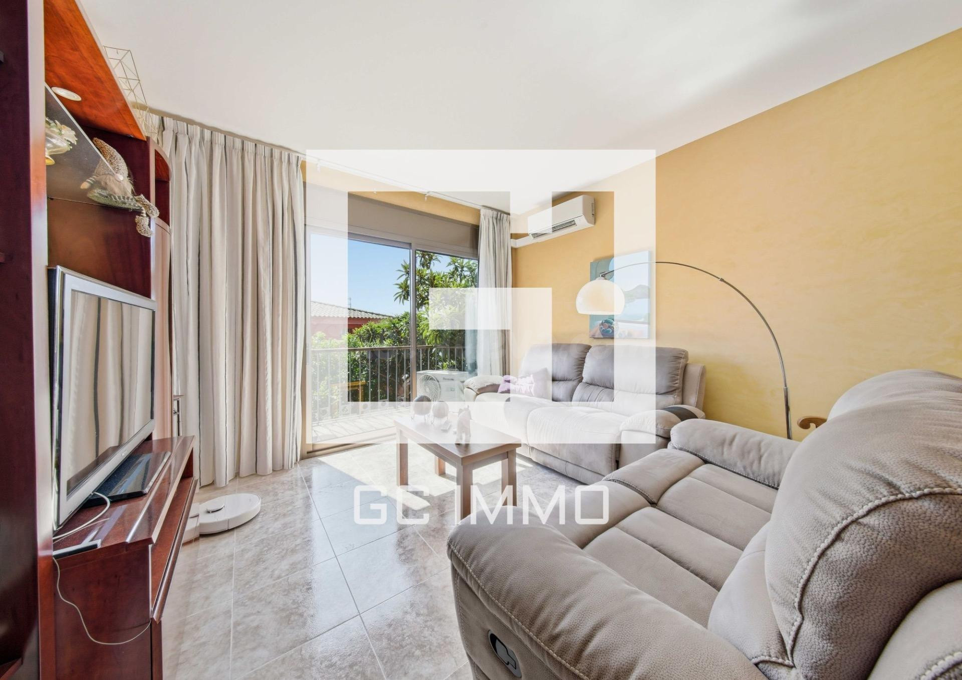 Chalet adosado en venta en Palau Savardera