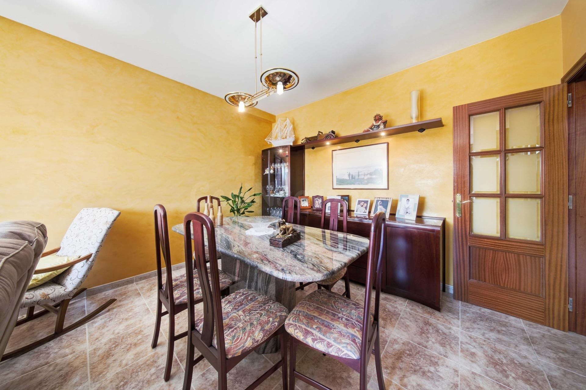 Chalet adosado en venta en Palau Savardera - foto 3