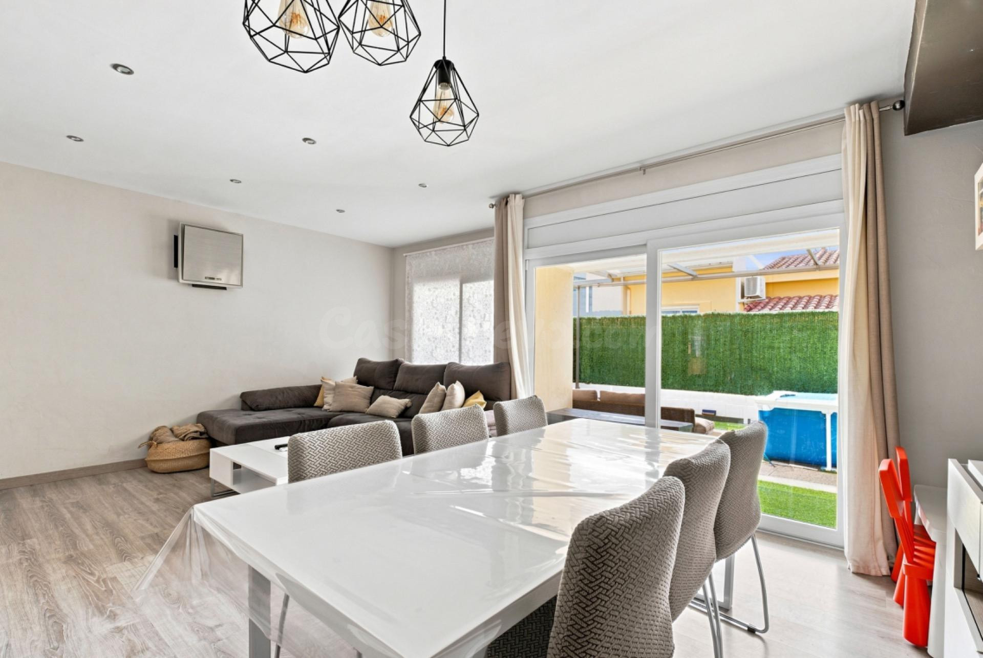 Casa en venta en Palau Savardera - foto 5