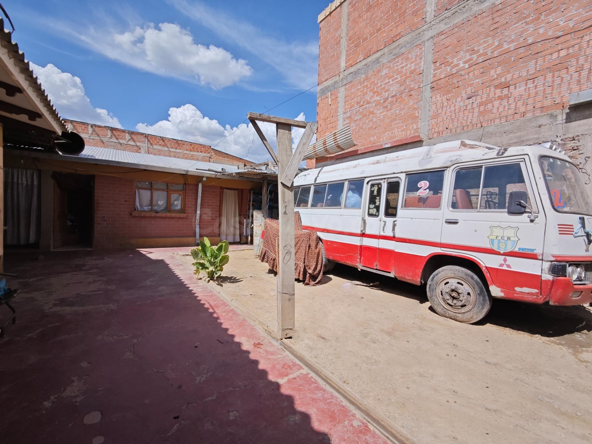 $us 100.000 Casa como lote en la zona de Capacachi