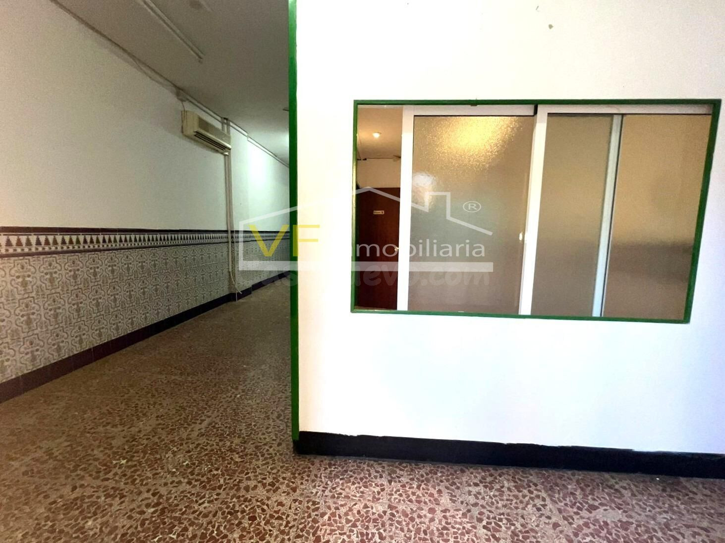 ¡Estupendo local en Olletas!