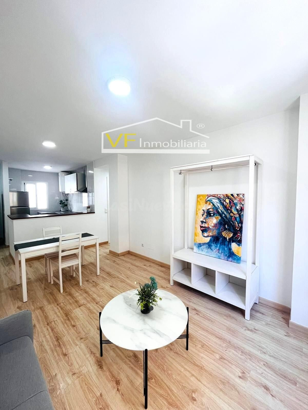 ¡Vive cómodo, vive bien: Apartamento reformado junto al Hospital Civil!