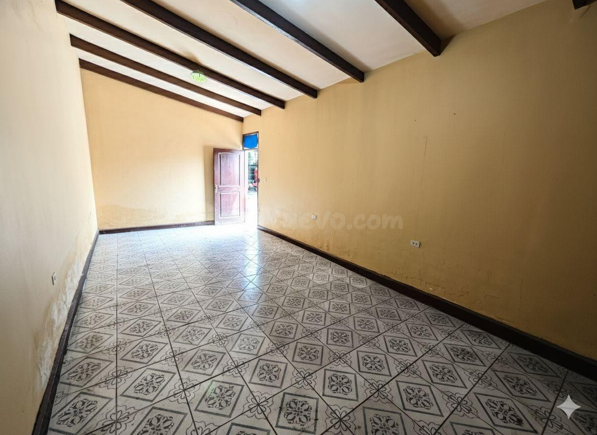 Bs. 1500.- Local   Comercial  Sobre  Avenida  Rene  Moreno