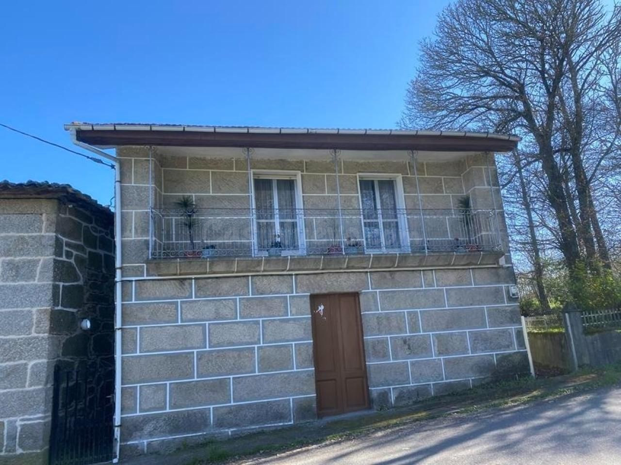 CASA CON FINCA  EN BAÑOS DE MOLGAS