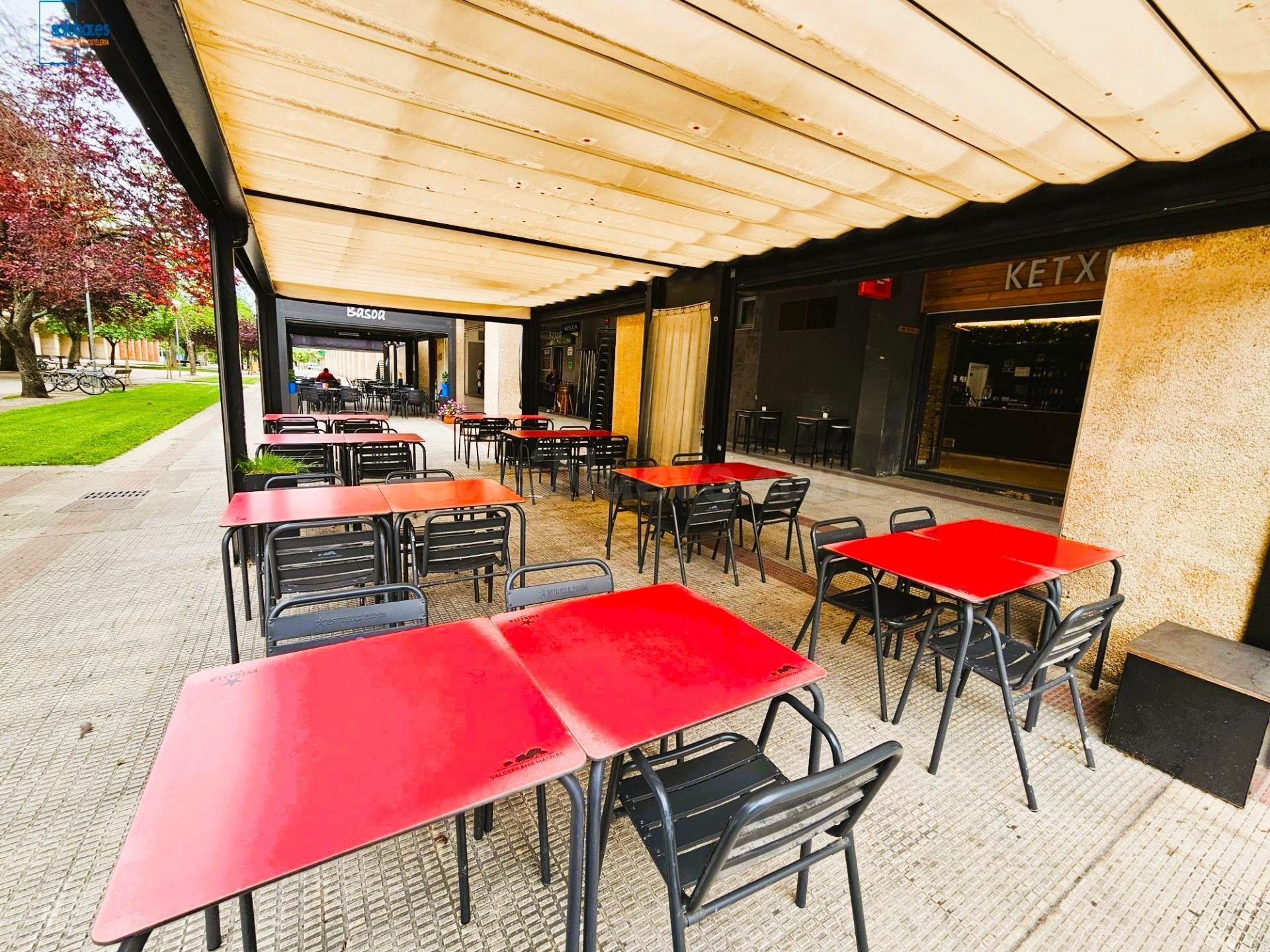 SOLOBAR VENDE BONITO Y RENTABLE BAR EN BARAÑAIN - foto 3