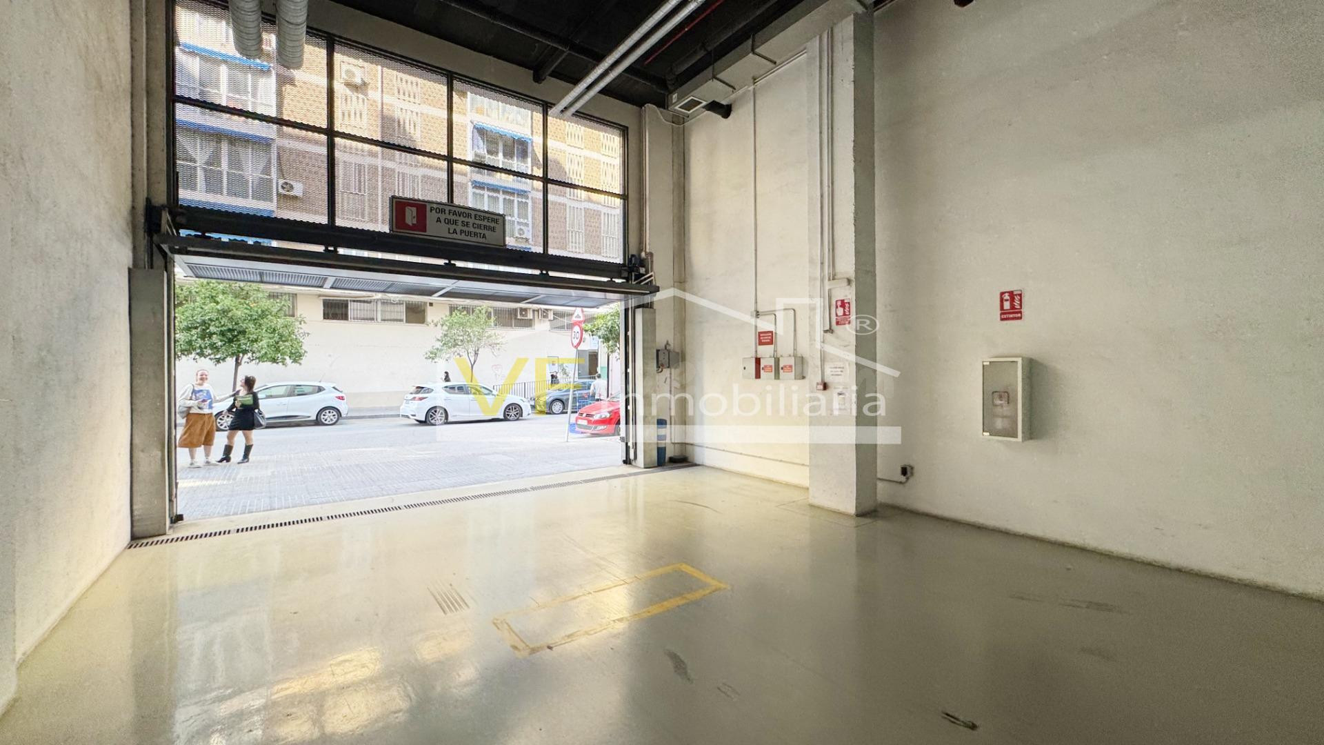 ¡Comodidad, seguridad y carga eléctrica en una sola plaza!