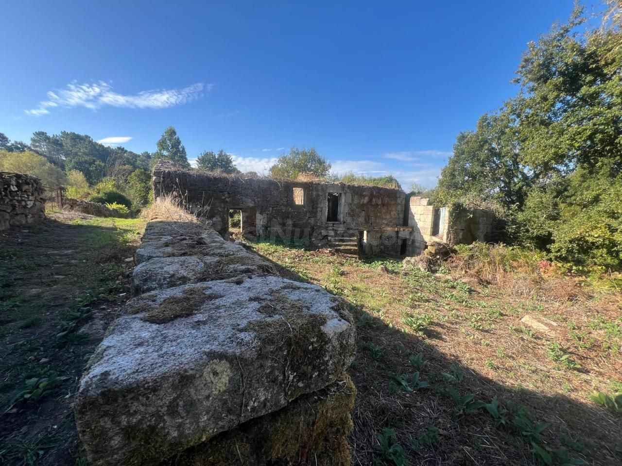 FINCA EDIFICABLE DE 735m2 EN XILFONXE (CON CASA DE PIEDRA EN RUINAS)