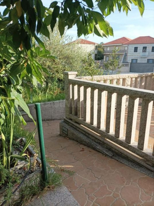 SE VENDE CHALET EN SAN CIPRIAN DE VIÑAS - foto 2
