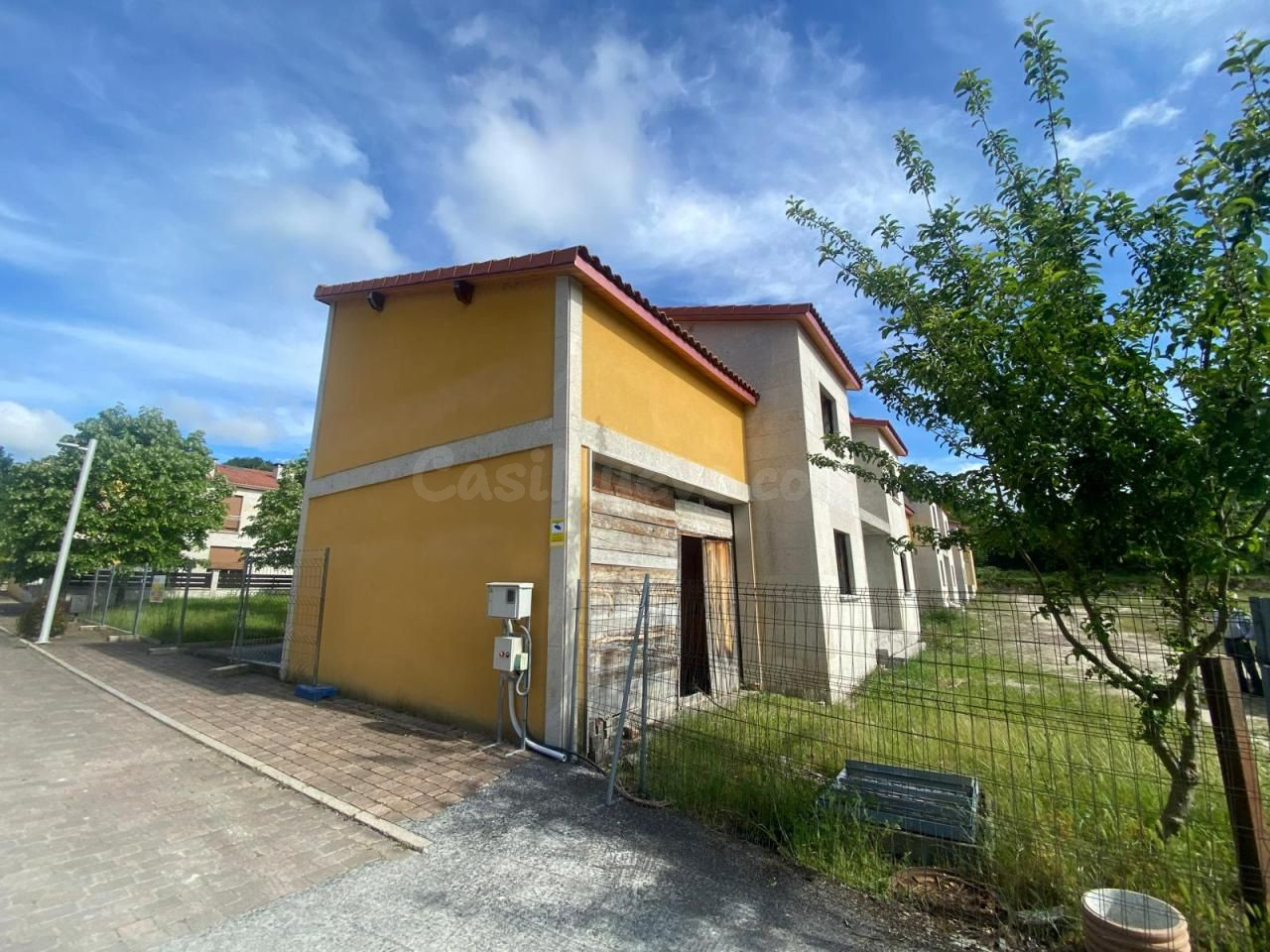 SE VENDEN 8 CHALETS ADOSADOS EN PROYECTO A LA ENTRADA DE ALL - foto 2