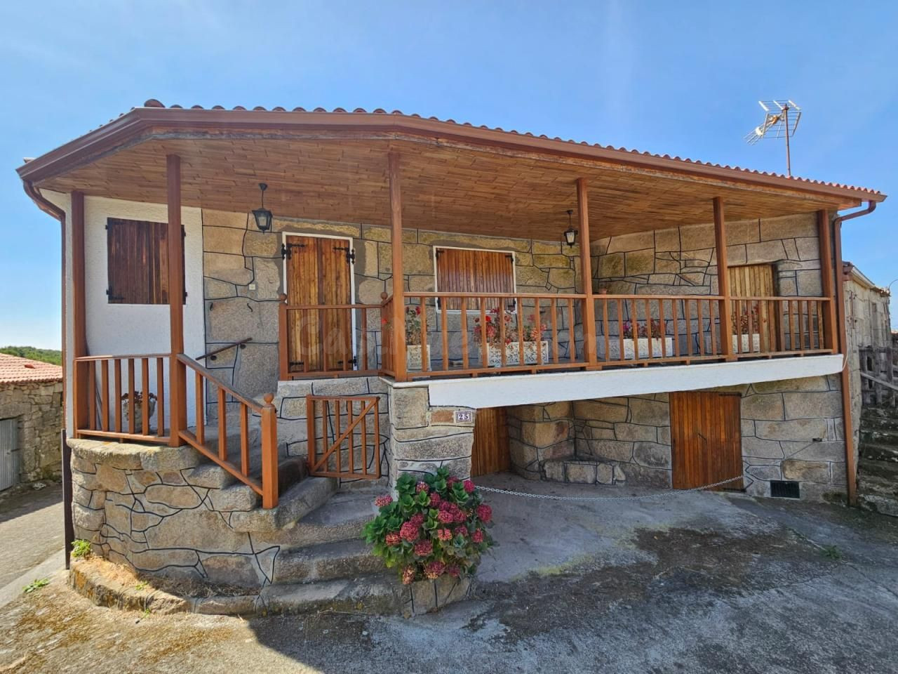 OPORTUNIDAD!!! SE VENDE CASA REGISTRADA EN NOGUEIRA DE RAMUIN