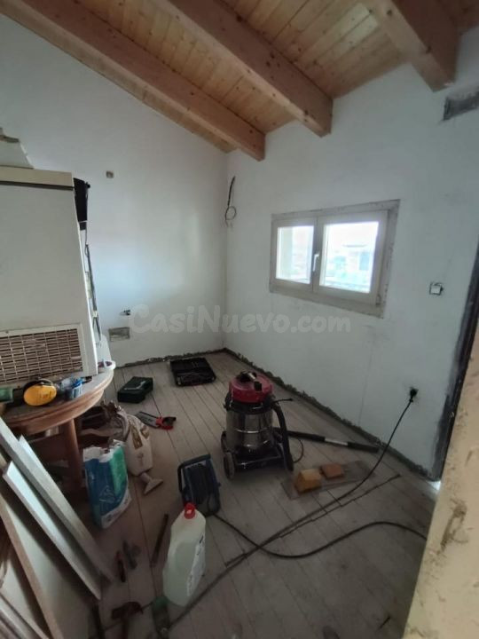 OPORTUNIDAD!!! SE VENDE CASA SEMIREFORMADA CON JARDIN  EN SA