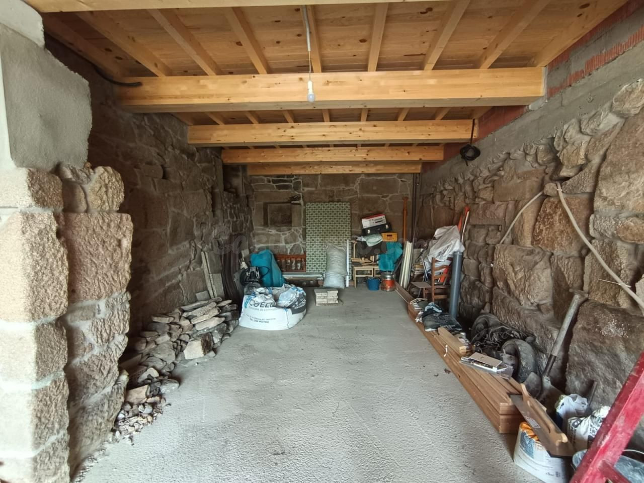 OPORTUNIDAD!!! SE VENDE CASA SEMIREFORMADA CON JARDIN  EN SA - foto 2
