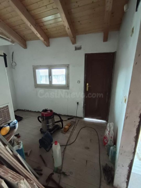 OPORTUNIDAD!!! SE VENDE CASA SEMIREFORMADA CON JARDIN  EN SA - foto 3