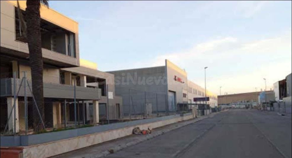 Nave industrial 739m² en venta - Les Boqueres-Zona norte - foto 2