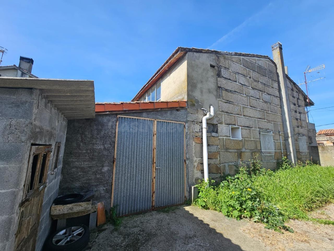 OPORTUNIDAD!!! SE VENDE CASA CON FINCA EN REBOREDO - foto 2