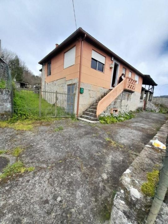 SE VENDE CASA EN LISTANCO