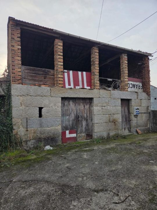 OPORTUNIDAD!!! SE VENDEN 2 CASAS REGISTRADAS Y CON TERRENO E