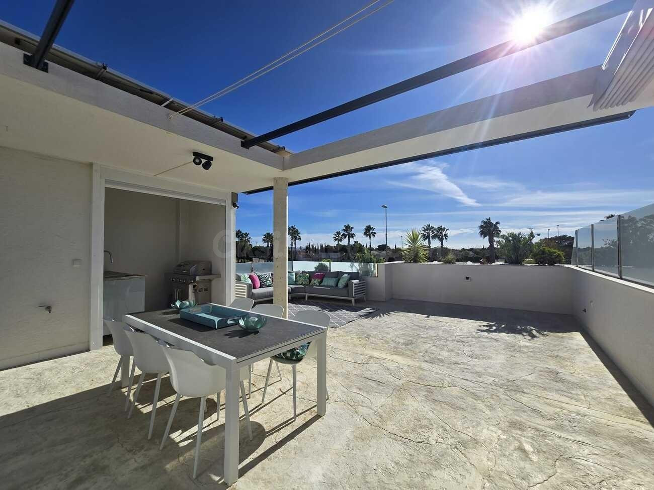 Villa Exclusiva Con Piscina Privada en Torre Pacheco