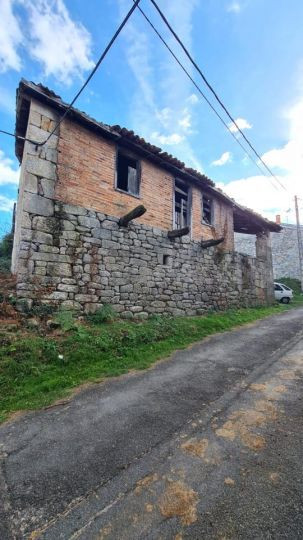 OPORTUNIDAD! CASA EN VENTA CON TERRENO PARA REFORMAR EN NOGUEIRA DE RAMUIN!