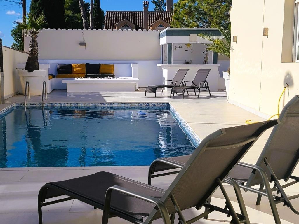 Oasis Mediterráneo de Lujo con Piscina Privada y Licencia Turística!