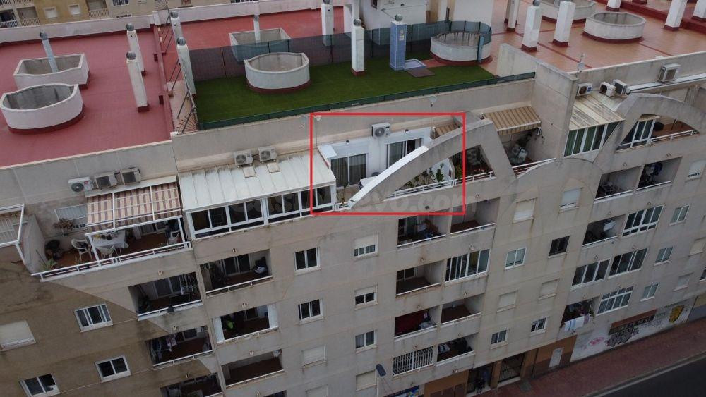 Ático de diseño contemporáneo completamente reformado con Solárium y Piscina en Torrevieja
