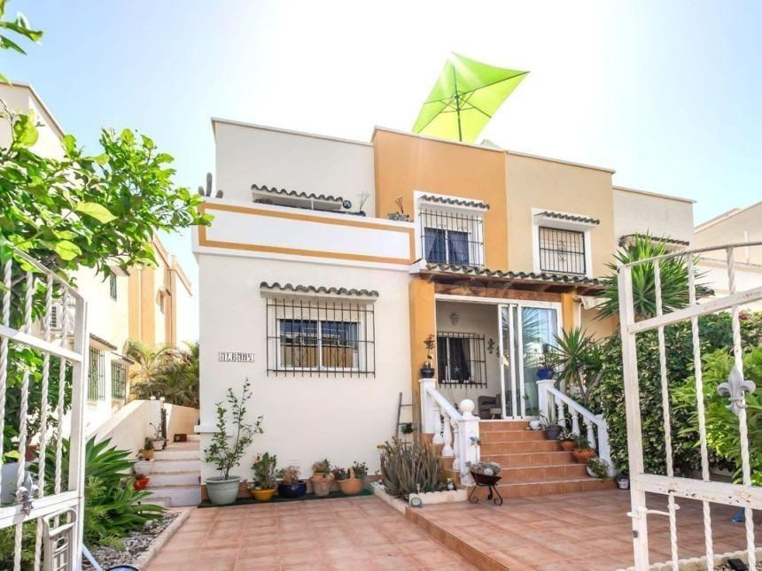 Fantástico adosado de 3 dormitorios con solárium privado y p