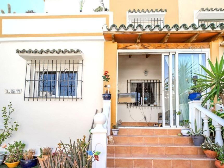 Fantástico adosado de 3 dormitorios con solárium privado y p - foto 3