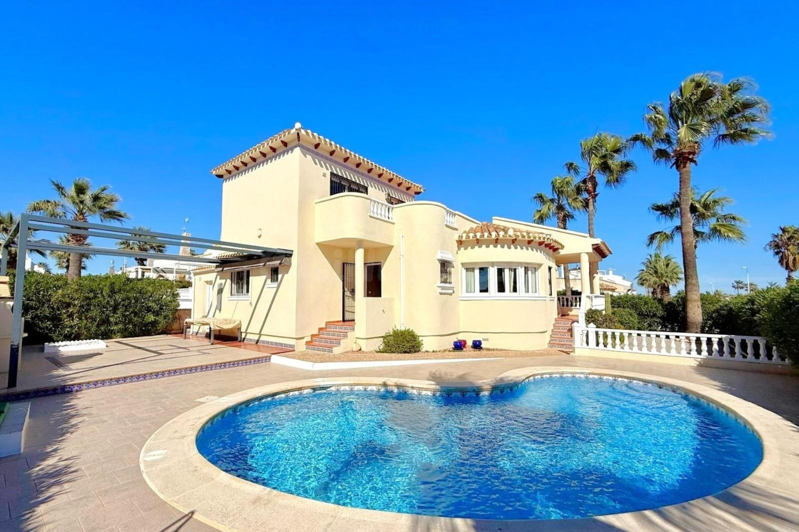 Villa en Los Dolses, Villamartin - Piscina Privada