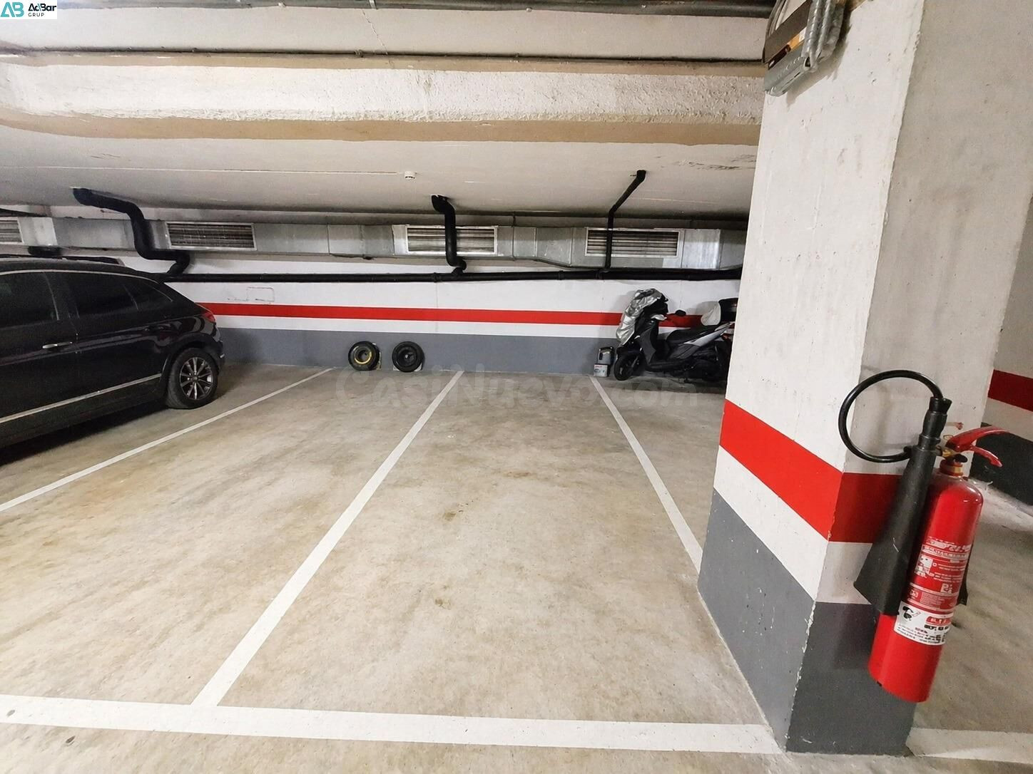 Plaza parking en complejo Mundet.