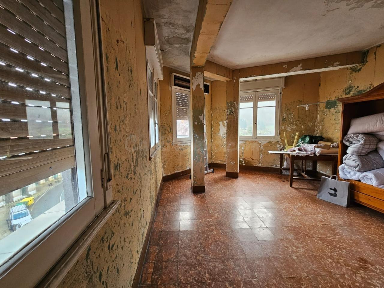 OPORTUNIDAD!!! SE VENDE PISO EN EL CENTRO DE RIBADAVIA