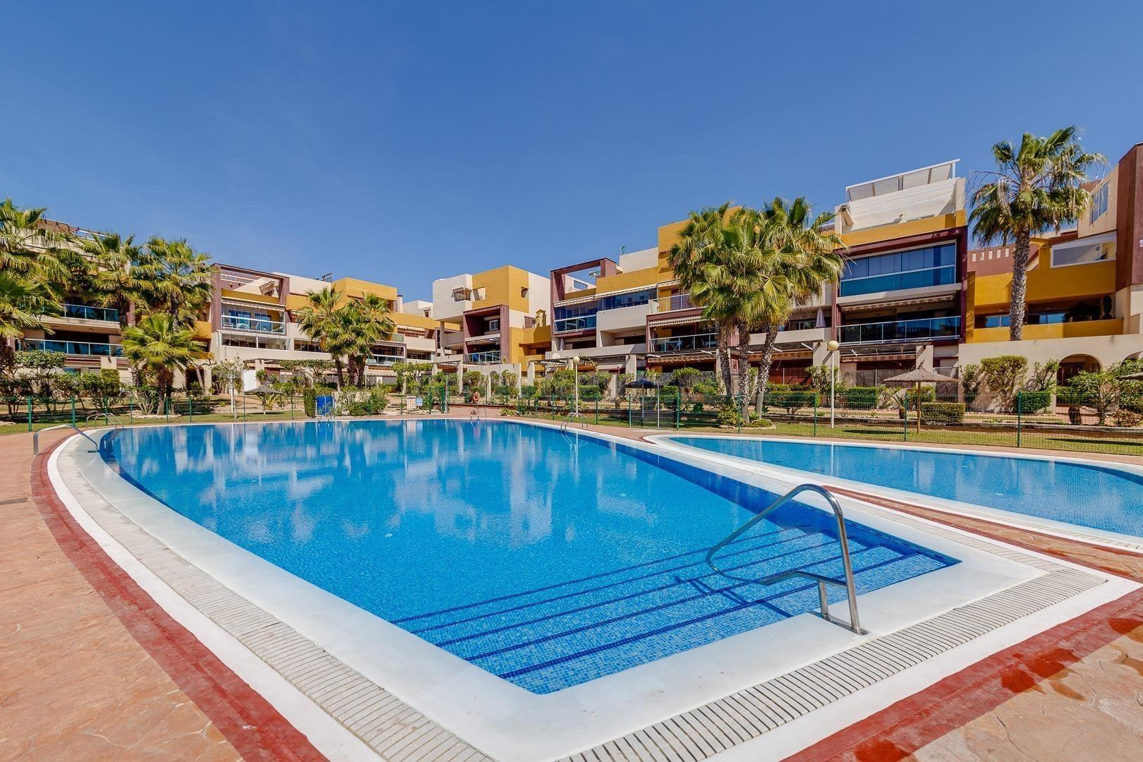 ¡Encantador Apartamento en Planta Baja en Playa Flamenca!