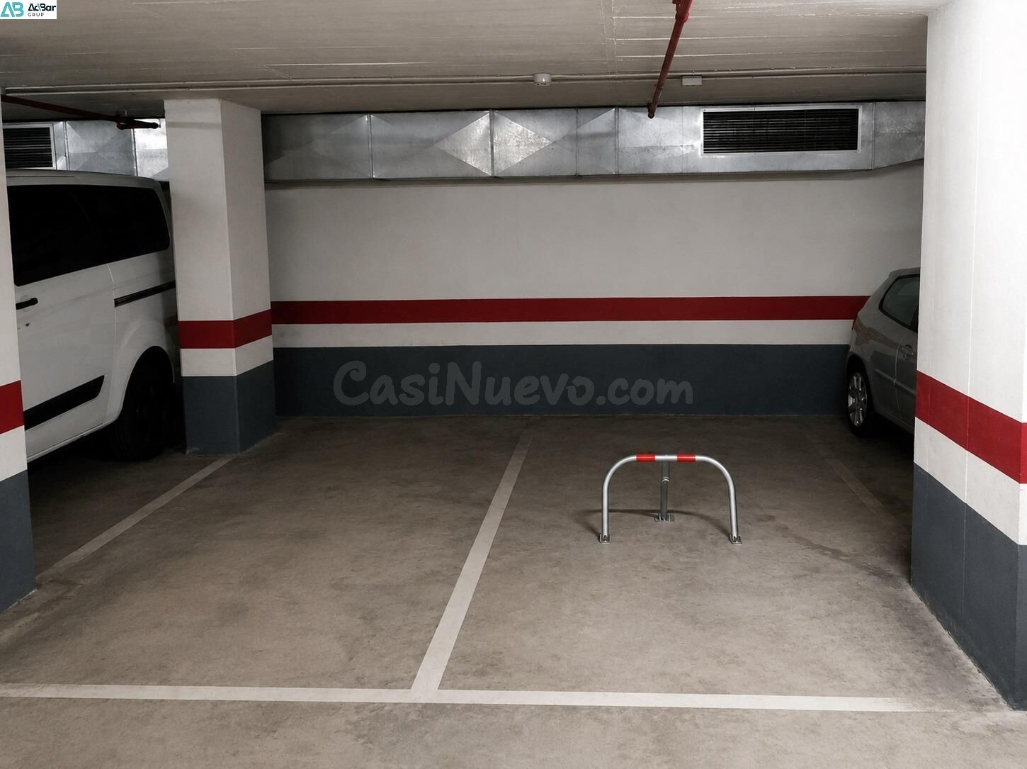 Plaza parking grande en recinto Mundet.