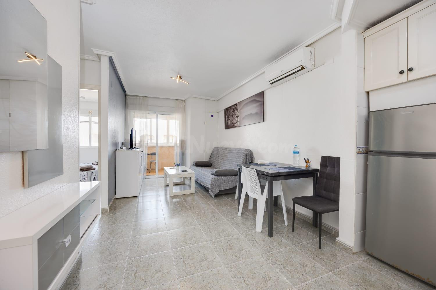 Apartamento de 2 habitaciones con piscina – ¡A solo 100 m de la playa de Los Locos! ️✨