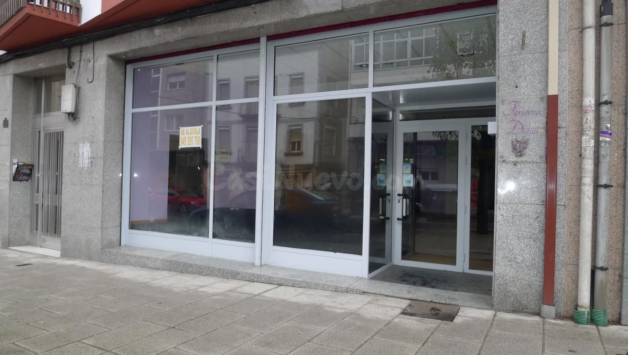 Magnifico local comercial con amplio escaparate n zona Posio.