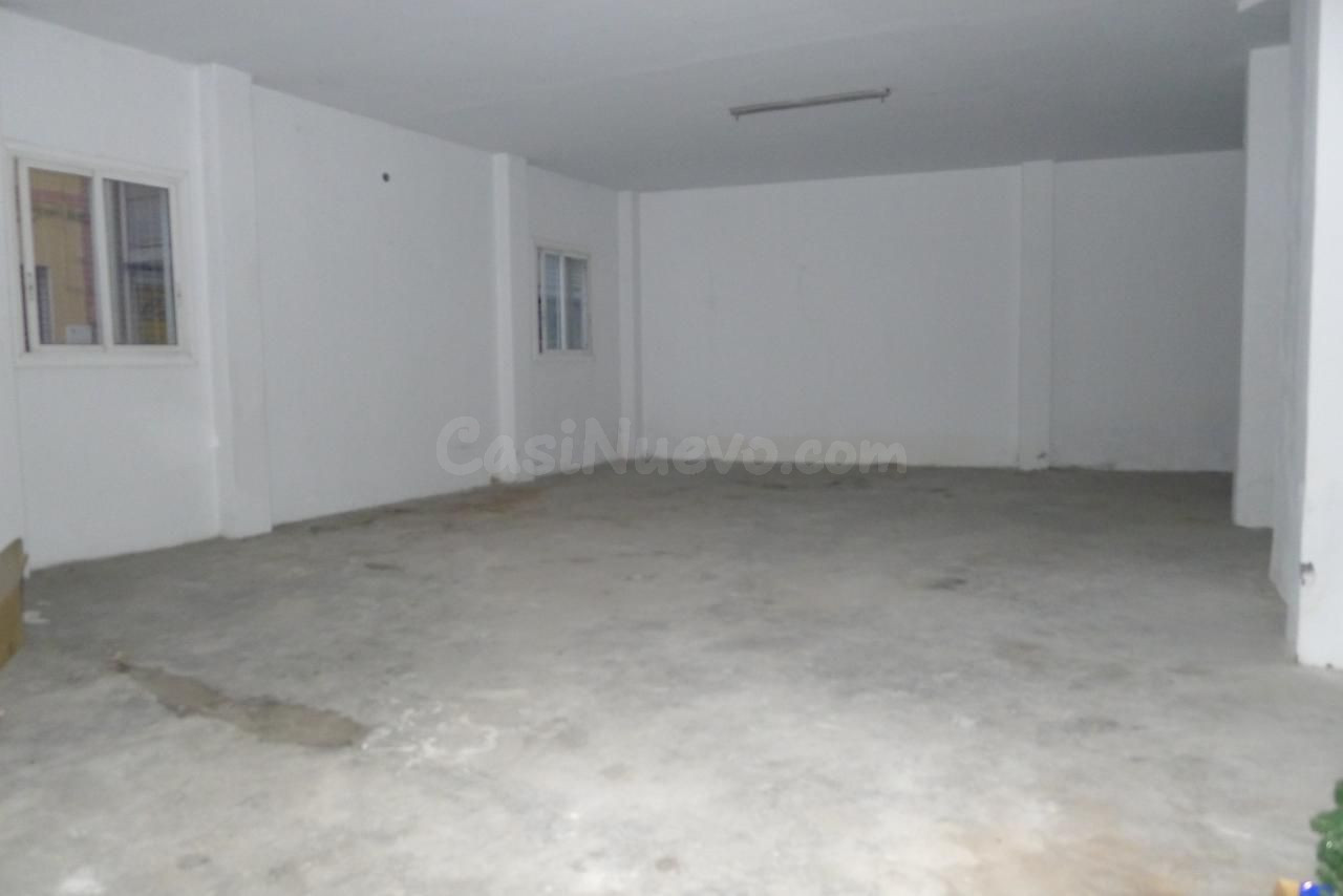 Se vende y alquila local comercial en el Couto.
