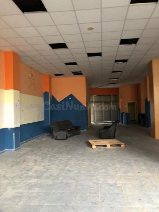 SE ALQUILA O VENDE  BAJO 250M2 ZONA LAGUNAS