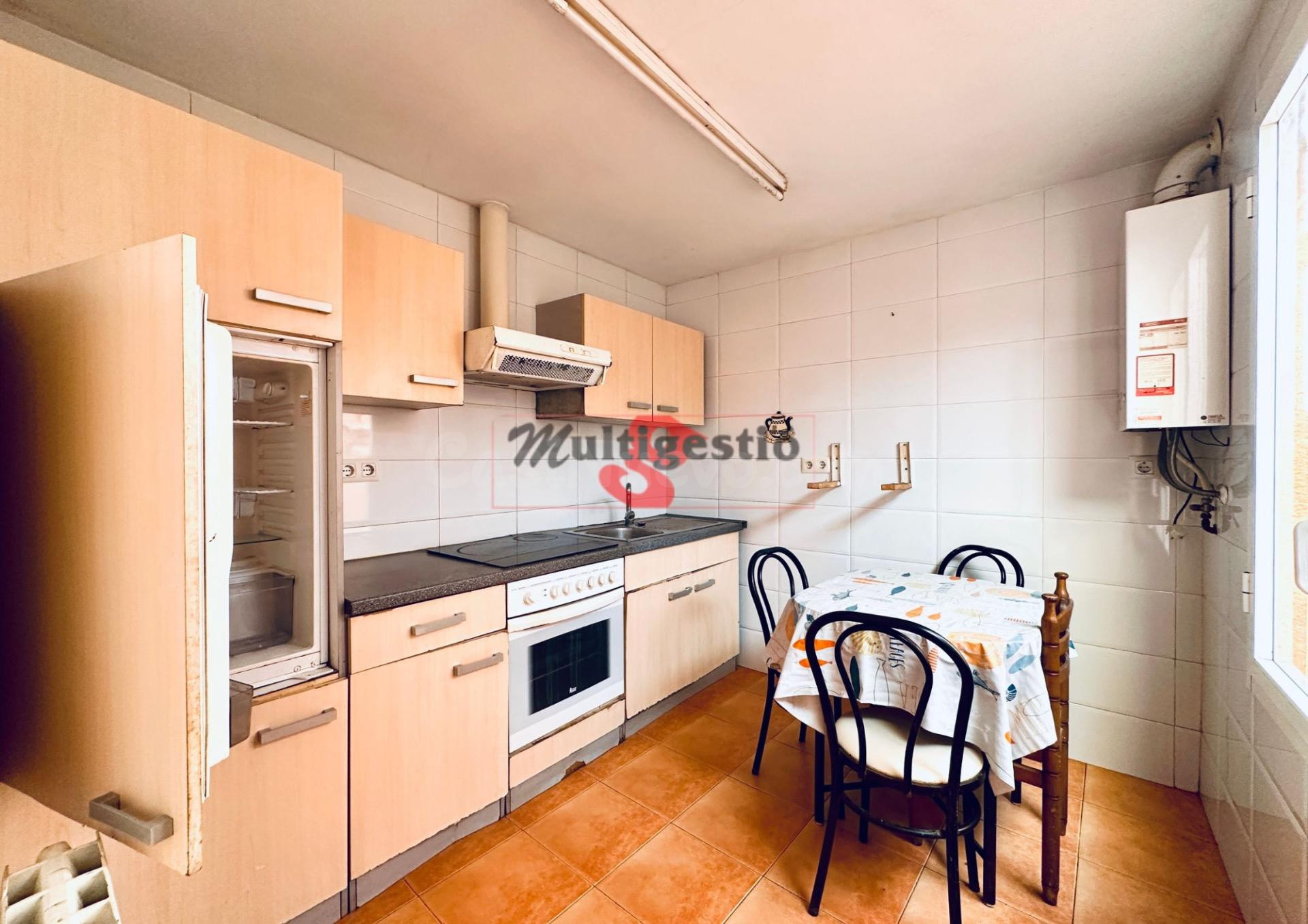 CALONGE: PLANTA BAJA EN VENTA. ESTADO A REFORMAR. ZONA 5 MINUTOS ANDANDO AL CENTRO DEL PUEBLO.