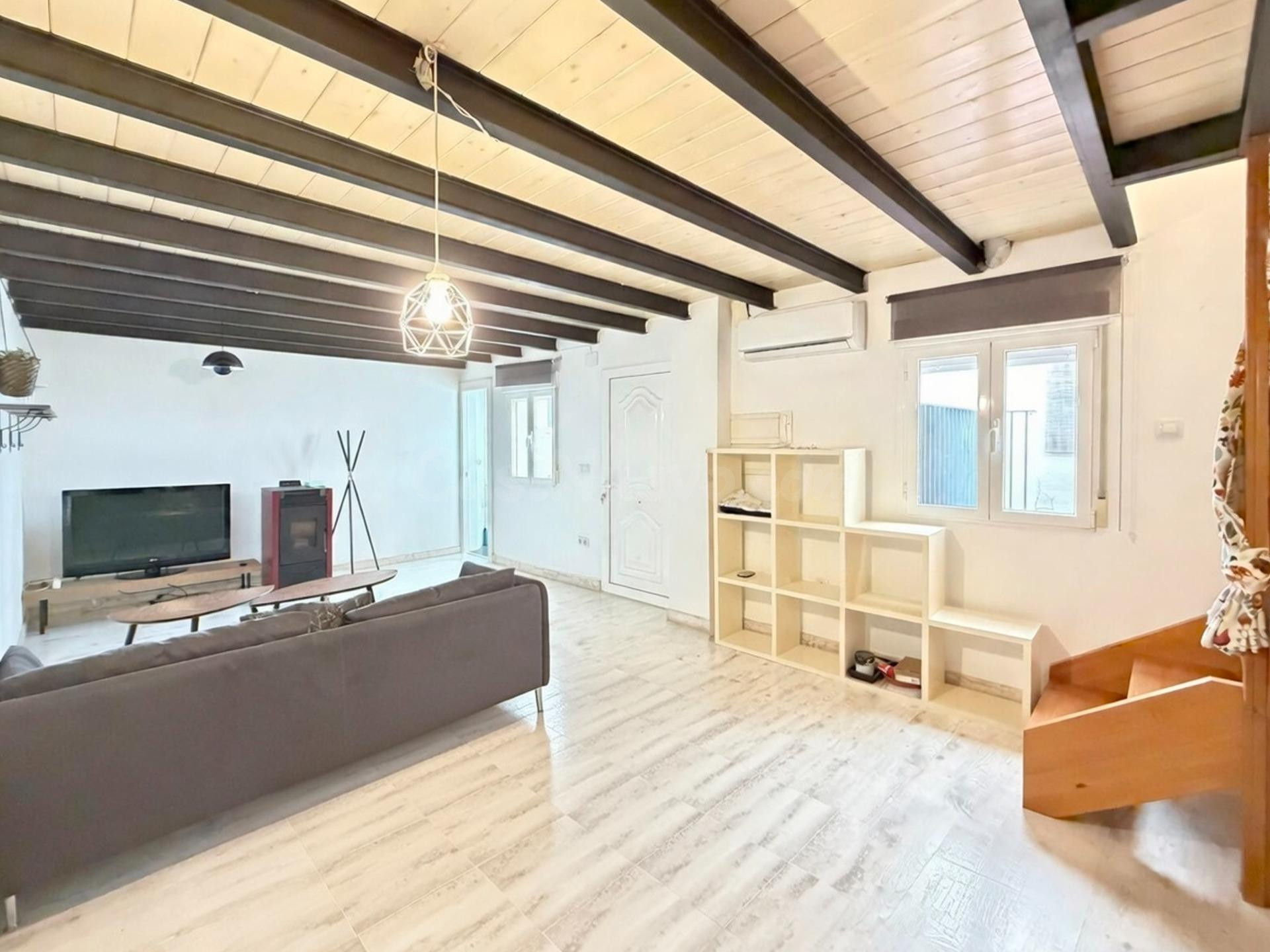 SE VENDE PISO REFORMADO DE DOS PLANTAS CON DOS DORMITORIOS Y DOS BAÑOS EN EL COSO BAJO - ZARAGOZA