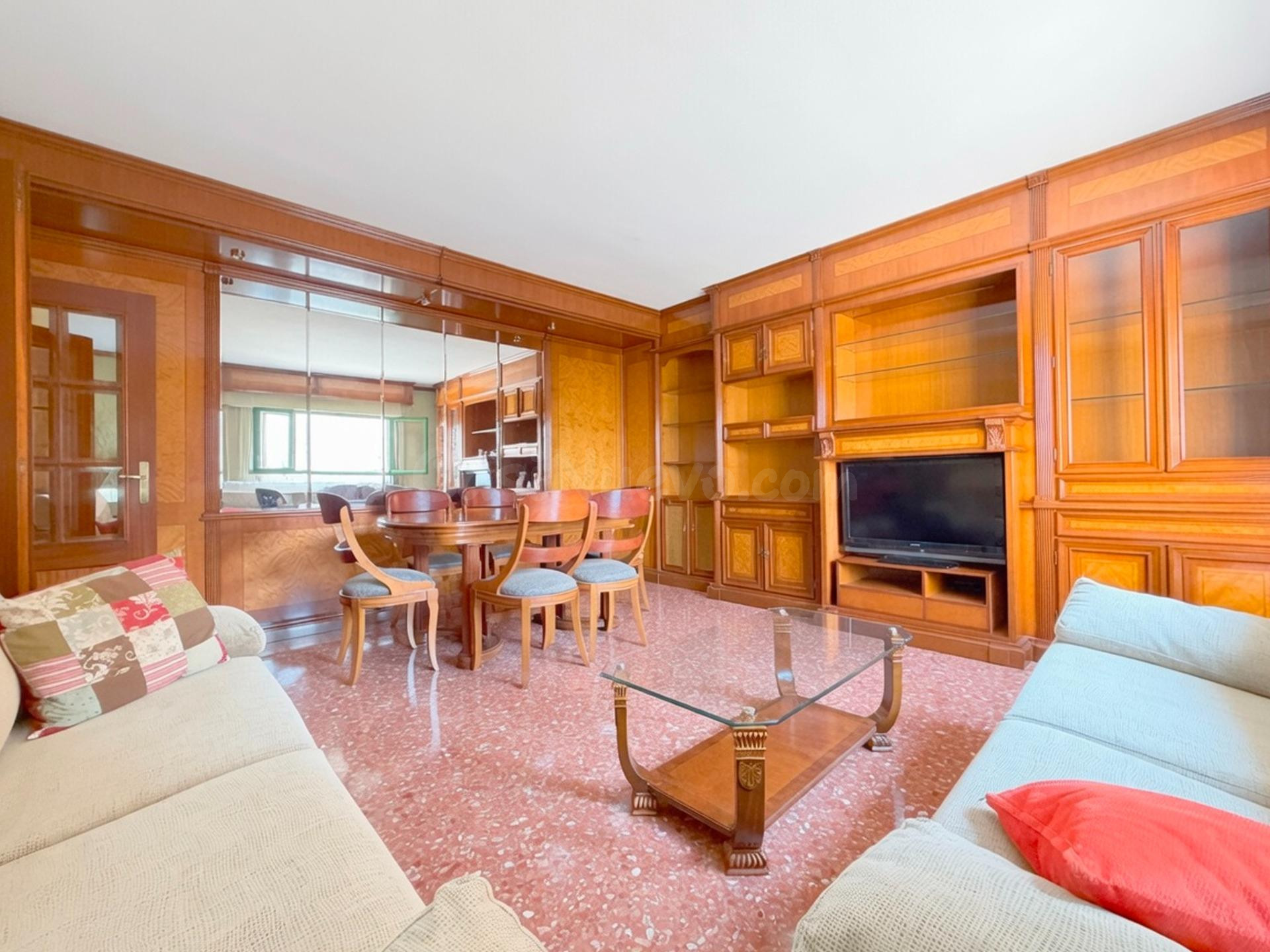SE VENDE PISO DE CUATRO DORMITORIOS CON GARAJE Y TRASTERO -  - foto 3