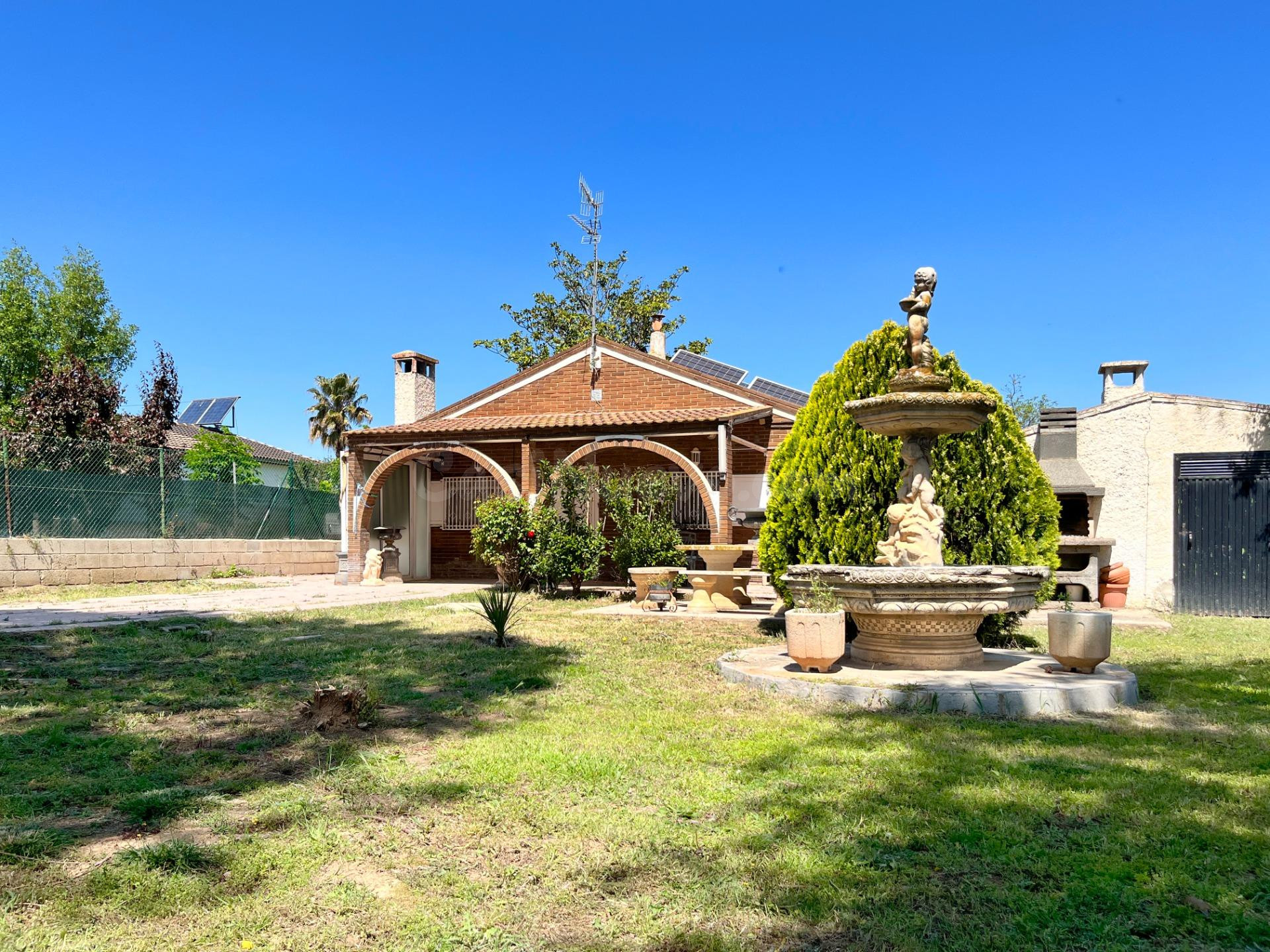 SE VENDE CHALET CON DOS FINCAS RÚSTICAS EN URBANIZACIÓN FUNC - foto 2