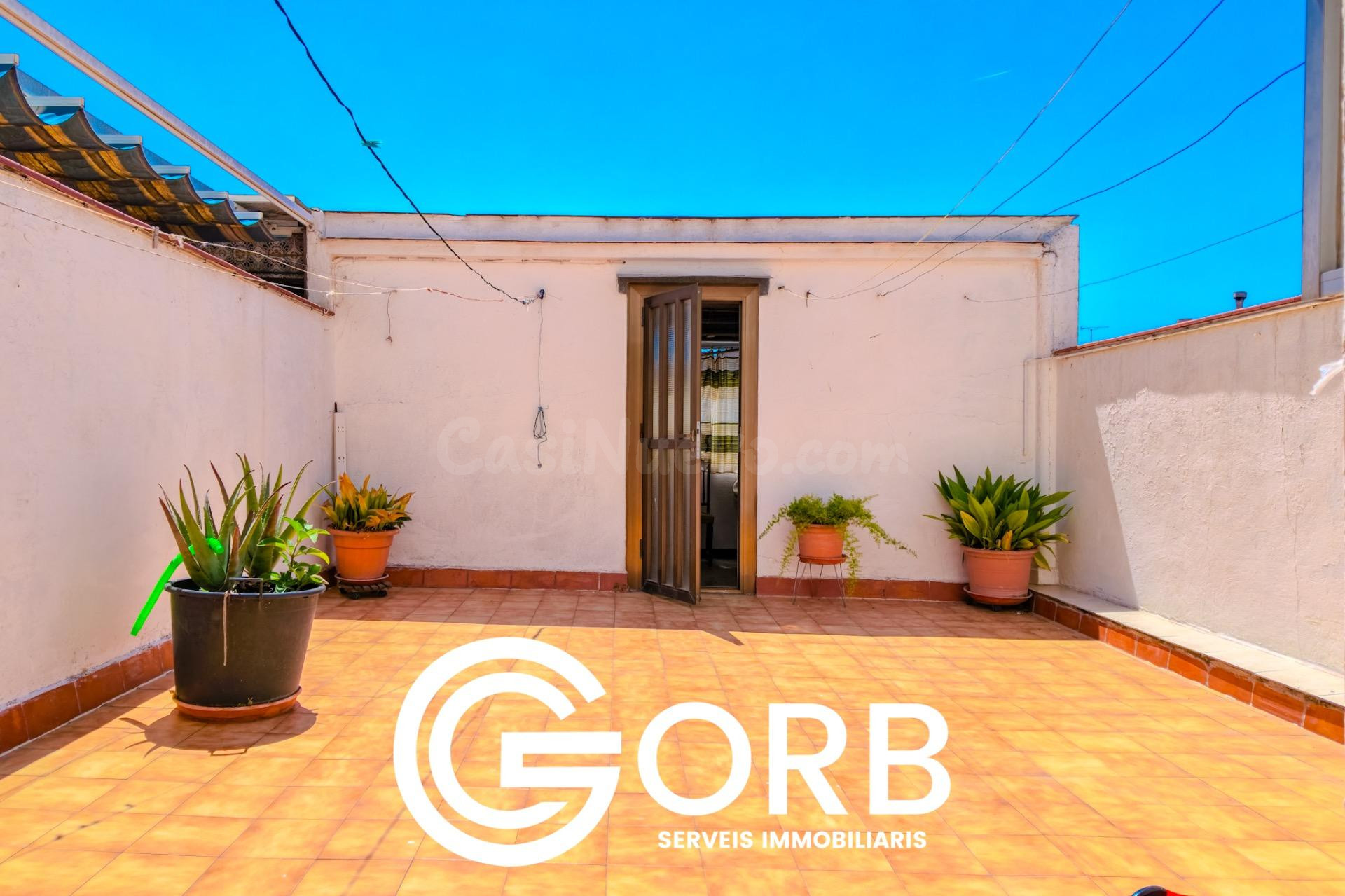 PISO CON IMPRESIONANTE TERRAZA DE 40 m2 EN CIRERA