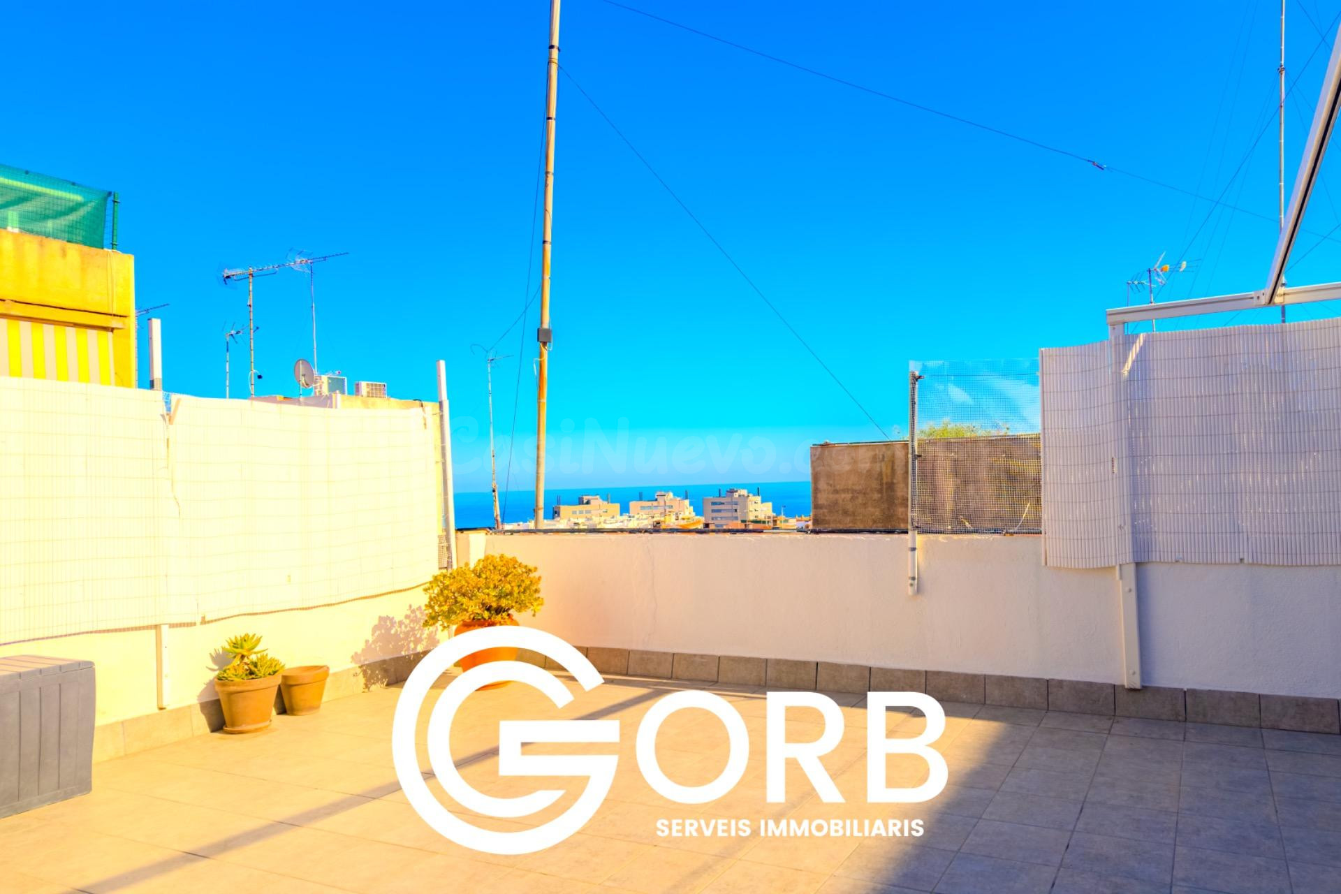 ¡PRIMER Y ÚLTIMO PISO CON TERRAZA Y DERECHO DE VUELO!