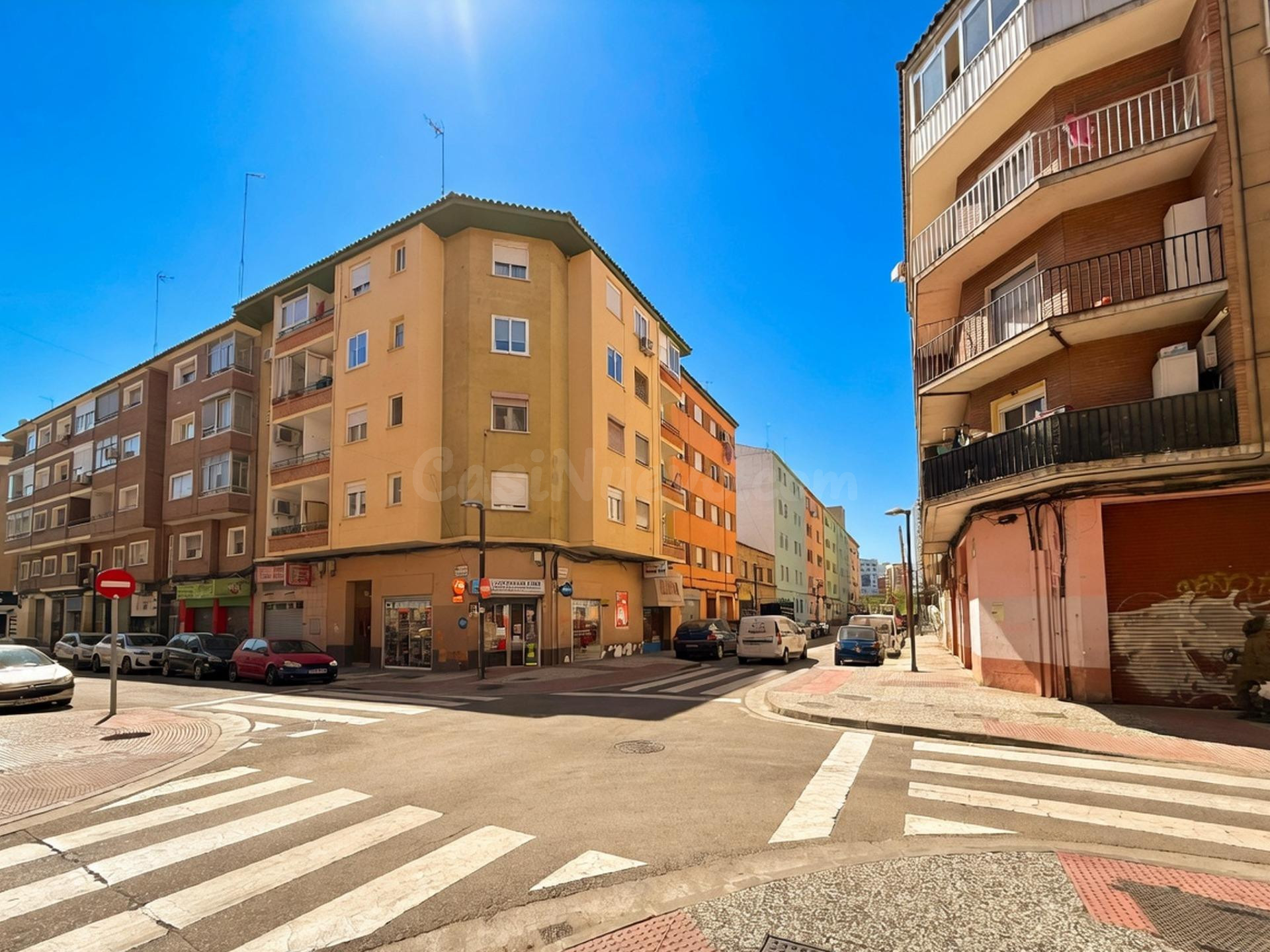 SE VENDE PISO DE DOS DORMITORIOS PARA REFORMAR - LA ALMOZARA