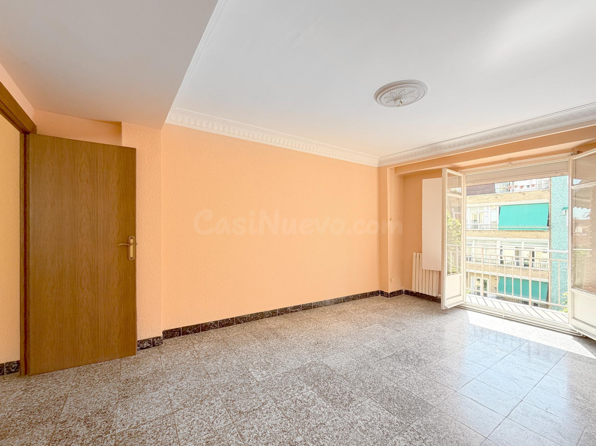 SE VENDE PISO DE CUATRO DORMITORIOS PARA REFORMAR JUNTO A AV - foto 3